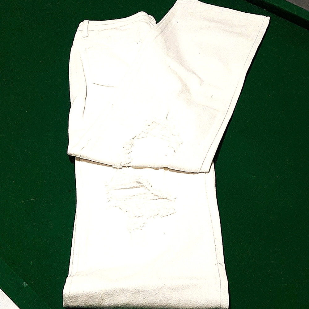 White Distressed Jeans 29in leg 30waste New no tags